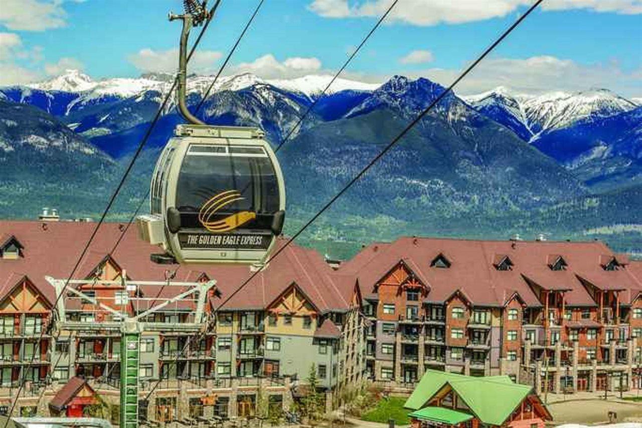 Glacier Mountaineer Lodge Голден Экстерьер фото