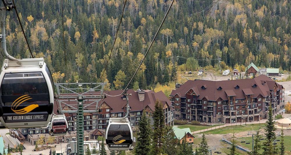 Glacier Mountaineer Lodge Голден Экстерьер фото
