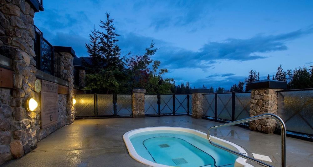 Glacier Mountaineer Lodge Голден Экстерьер фото