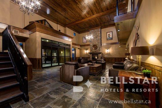 Glacier Mountaineer Lodge Голден Интерьер фото