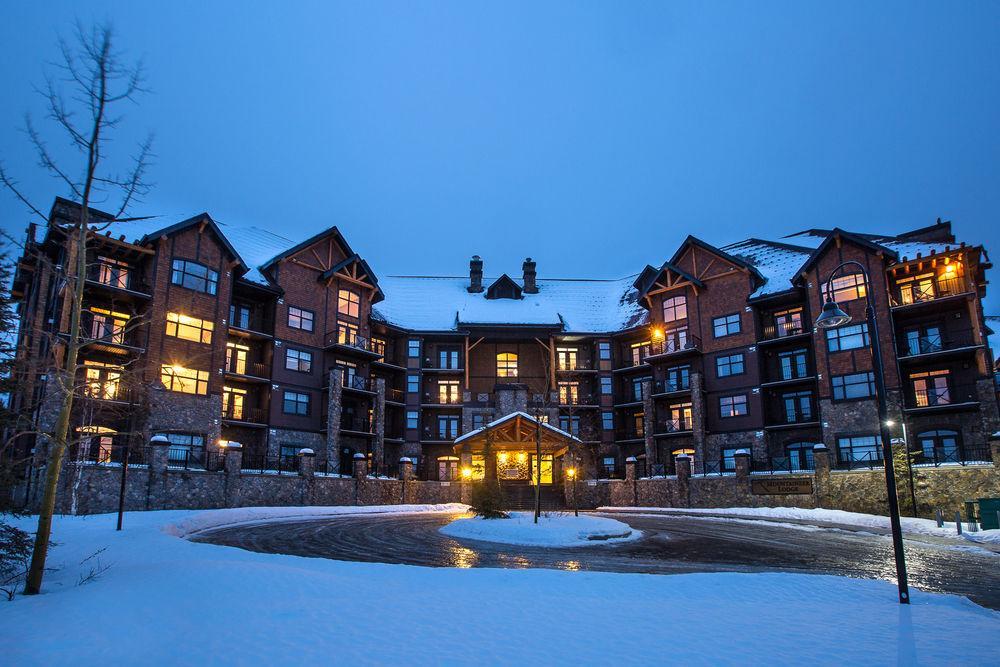 Glacier Mountaineer Lodge Голден Экстерьер фото