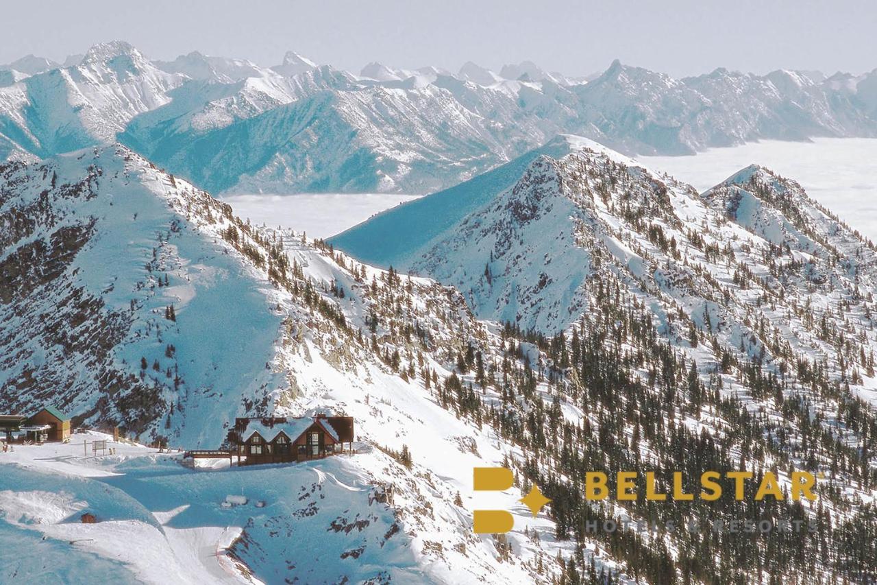 Glacier Mountaineer Lodge Голден Экстерьер фото